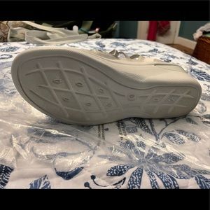 Bzees sneaker sandals size 6.5